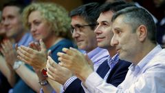 Gonzalo Caballero, en el centro, junto al expresidente del Congreso y exlendakari Patxi L�pez, este domingo en O Savi�ao