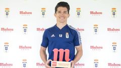 Juanjo Nieto con su galard�n