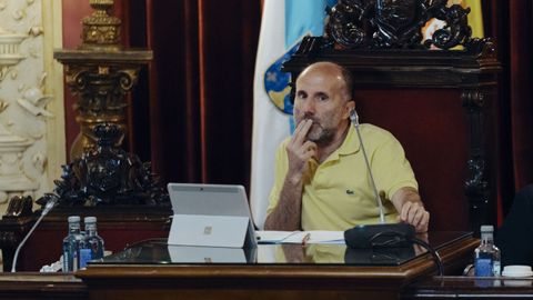 Gonzalo P�rez J�come, en un pleno del Concello de Ourense.