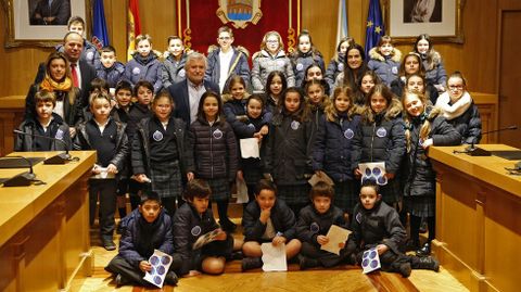 Paz Ourense .Los alumnos del colegio Miraflores celebraron el Da de la Paz en el saln de plenos del Pazo Provincial