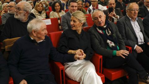 Suso Díaz junto a su hija Yolanda, Pepe Álvarez y Fernando González Laxe, en la entrega de los premios Luis Tilve