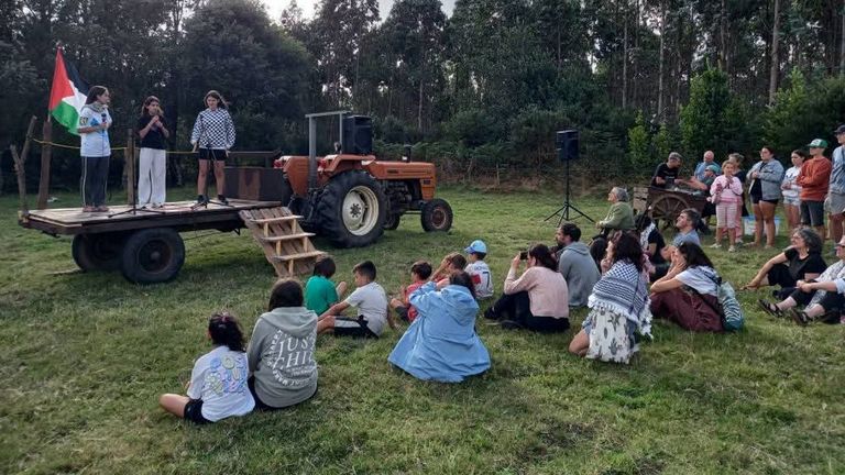 <span lang= gl >Actividade de regueifa celebrada o pasado ver�n no Teatro das Cortes, no Vicedo</span>