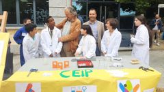 El alcalde de Caldas saluda a alumnos que participan en la Semana de la Cultura Cient�fica �Sabi@ Caldas�