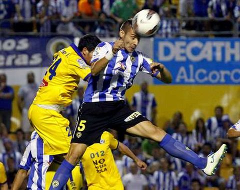 Samuel Llorca durante el partido de promoci�n del H�rcules con el Alcorc�n.