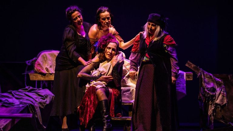 Un momento da representacin da obra Guerra, da compaa Teatro do Noroeste