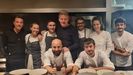 Gordon Ramsay con el equipo del restaurante Abastos 2.0. Luis Rojas, el jefe de cocina, est a su izquierda