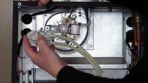 Revisi�n de una caldera de gas.Revisi�n de una caldera de gas