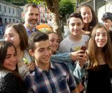 Don Felipe, colaborando en �selfies�. 