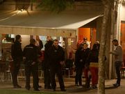 Un momento de la intervenci�n policial de ayer por la tarde. 