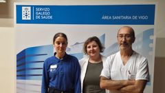 La enfermera del ESAD de Atencin Primaria, Eva Solla; la subdirectora de enfermera, Chus Aros;  y el logopeda Javier Bueno 