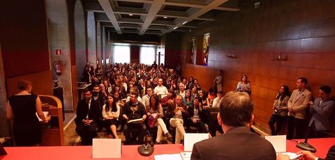 La entrega de diplomas a los alumnos se produjo en el auditorio municipal de O Areal.