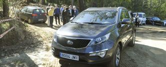 El nuevo coche municipal cruce�o, en un reciente desplazamiento a la parcelaria de de Duxame. 
