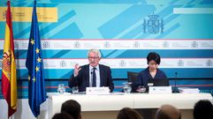 El secretario de Estado de Educaci�n y FP en funciones, Alejandro Tiana, y la analista principal de PISA, Miyako Ikeda, durante su intervenci�n en la presentaci�n de los resultados del informe PISA