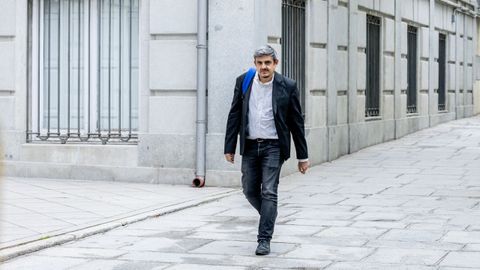 El periodista de La Sexta, Alfonso Pérez Medina, a su llegada a la segunda jornada del juicio al fiscal general del Estado, en el que declaró como testigo.