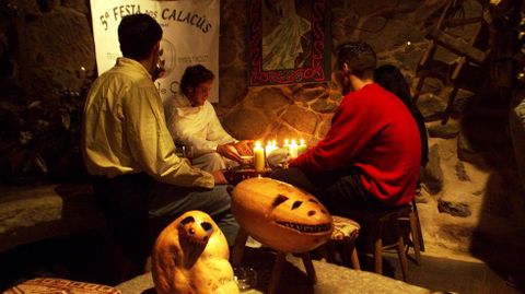 Celebración de una fiesta de Samaín hace años en la Casa dos Druidas.
