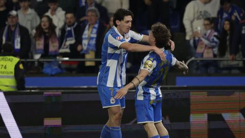 Soriano y Mulattieri festejan el gol del triunfo