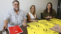 Suso Oca, presidente de la ACD Minas da Silvarosa, con la alcaldesa de Viveiro, Mar�a Loureiro, y la teniente de alcaldesa, Miriam Berm�dez, en la presentaci�n de la cita