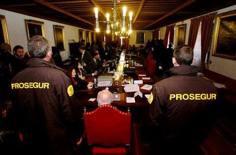 Los guardias de seguridad denuncian que fueron �golpeados� por los manifestantes.