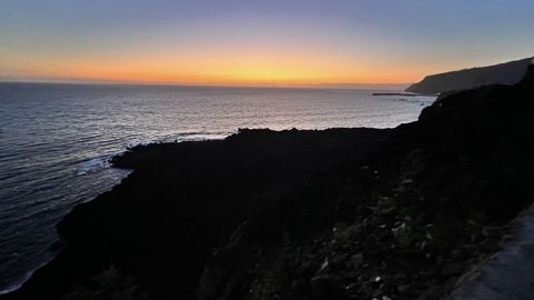 Una  de las dos fajanas creadas sobre el mar tras caer la lava