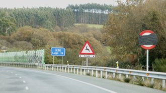 Las seales de 100 por hora de la A-54 en Guntn han sido tapadas y en breve sern cambiadas por otras de 120
