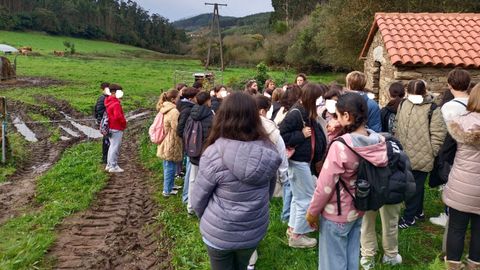 O alumnado de 6.� do CEIP Nicol�s do R�o visitou o mu��o restaurado