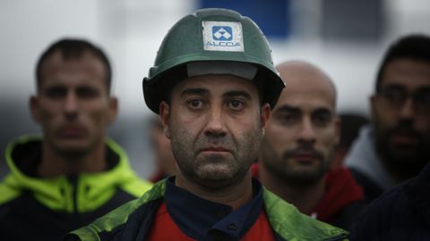 Miguel Conde, de 40 a�os, es la tercera generaci�n de su familia a la que el procesamiento del metal da de comer. �O meu av� foi dos que traballou aqu� a finais dos 50 montando a f�brica. Logo, xa se quedou. Despois foi meu pai e agora eu. Isto produce, d� ganancia, so n�s, cos compa�eiros de Asturias e Lugo, sabemos facer aluminio en Espa�a. Val�rano e c�mprano empresas estranxeiras e de aqu�, como Extrugasa, de Pontevedra�, insite Miguel. 