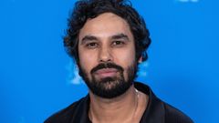El actor Kunal Nayyar, en la alfombra roja de la Berlinale para la presentaci�n de �Spaceman�