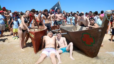 Festa da Dorna: Rejata de Embarcasi�ns feitas a machada e pan de millo na playa de Coroso