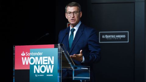 El líder del PP, Alberto Núñez Feijoo, este jueves, durante su intervención en el foro Women Now del Santander