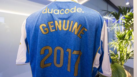 Camiseta del D�por Genuine de la presente temporada que muestra el a�o de su fundaci�n.