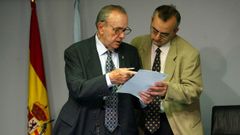 Manuel Fraga y su responsable de comunicacin, Alfonso Cabaleiro, en una reunin del Consello de la Xunta en el 2003.