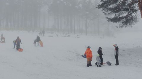 Manzaneda abre la temporada de esqu�.La �nica estaci�n de esqu� de Galicia inicia la temporada.
