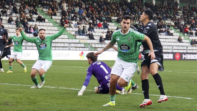 Ant�n Escobar es uno de los delanteros del equipo ferrolano