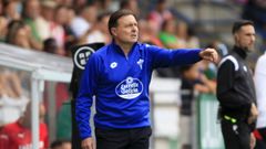 Crist�bal dando indicaciones en el partido ante el Sporting en A Malata.