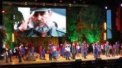 Una compa��a infantil act�a en la conmemoraci�n del centenario de Fidel Castro
