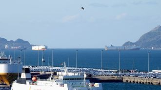 Imagen tomada el 25 de diciembre de siete cargueros fondeados en las islas C�es.