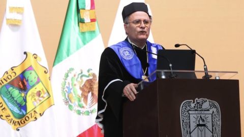 El reumat�logo Francisco Blanco durante el acto