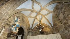 La primera misa tras las obras en la iglesia de Fisterra