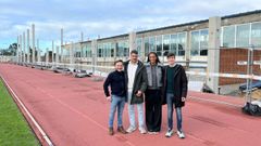 Francisco Romay, tcnico de Deportes; Xabier Vidal, edil de Deportes; la atleta Ana Peleteiro y el alcalde, Lus Prez, en la pista.