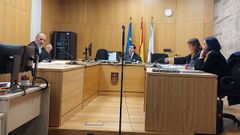 El juicio por la sancin a una trabajadora del colegio de abogados se sustanci en el Juzgado Social 1 de Ourense. A la derecha, la actual decana, Marta Gmez.