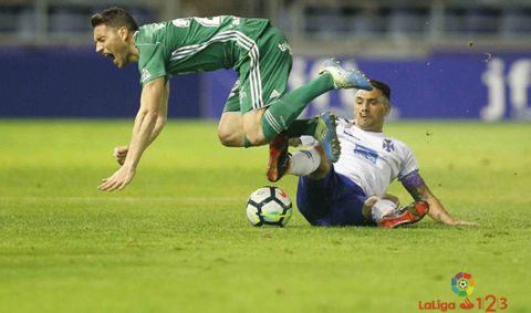 Rocha Tenerife Real Oviedo Heliodoro Rodriguez Lopez.Rocha es objeto de una entrada frente al Tenerife