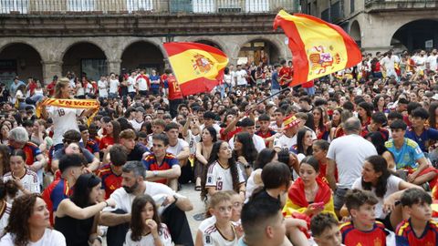 Pantalla gigante en la plaza Mayor de Ourense.
