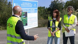 Conselleira y alcalde de Ortigueira conocieron detalles t�cnicos de la obra. 