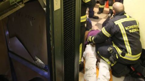 Cuatro miembros de una misma familia heridos en Nochebuena al caer un ascensor cuatro plantas