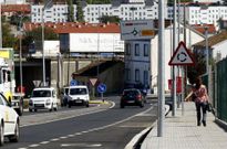 Carreteras como la AC-481 ya tienen tramos de aceras y sendas entre Teo y Santiago. 