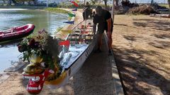 Uno de los barcos drag�n en homenaje a la Virxe do Carme