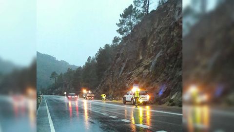 Desprendimiento de un talud en la N-120, en el trmino municipal de A Ra