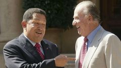El rey Juan Carlos y Ch�vez en Mallorca, en el 2008, un a�o despu�s del desencuentro en la Cumbre Iberoamericana del 2007, con el famoso ��Por qu� no te callas?�.