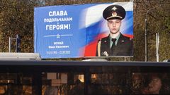 Cartel en Mosc� con la foto de un soldado ruso muerto durante la invasi�n de Ucrania