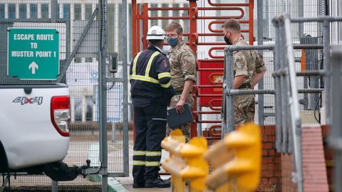 Militares brit�nicos reparten gasolina ante el desabastecimiento en las estaciones de servicio